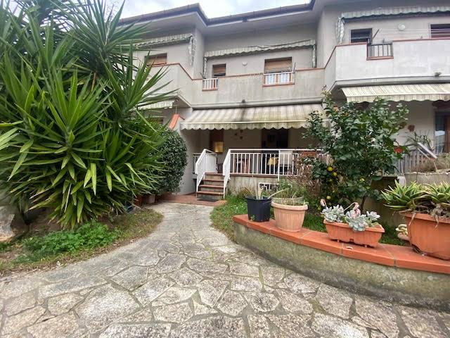Terraced villa for sale in Luni (SP) Dogana area