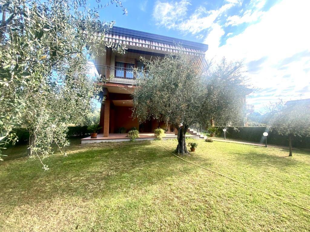 Villa in vendita a Sarzana (SP) zona Grisei