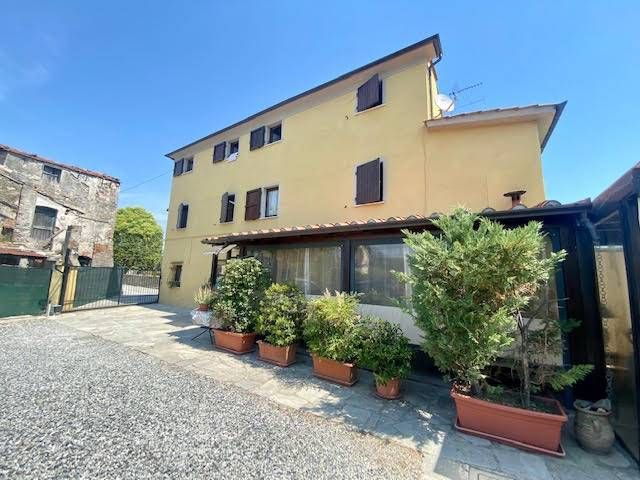 Villa in vendita a Sarzana (SP) zona Battifolo