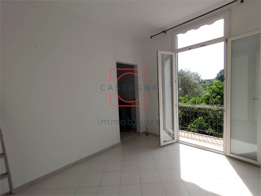 Lerici ,Baia Blu, Trilocale con giardino