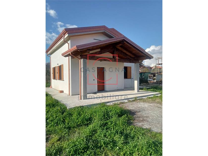 S. Stefano Magra, Casa indipendente con giardino