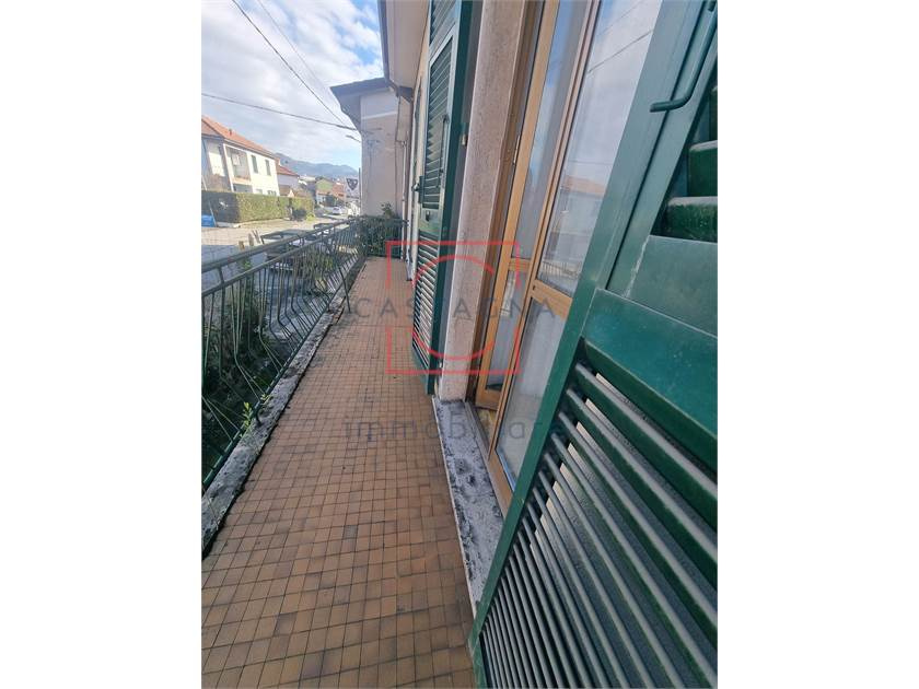 SARZANA, ampia semindipendente