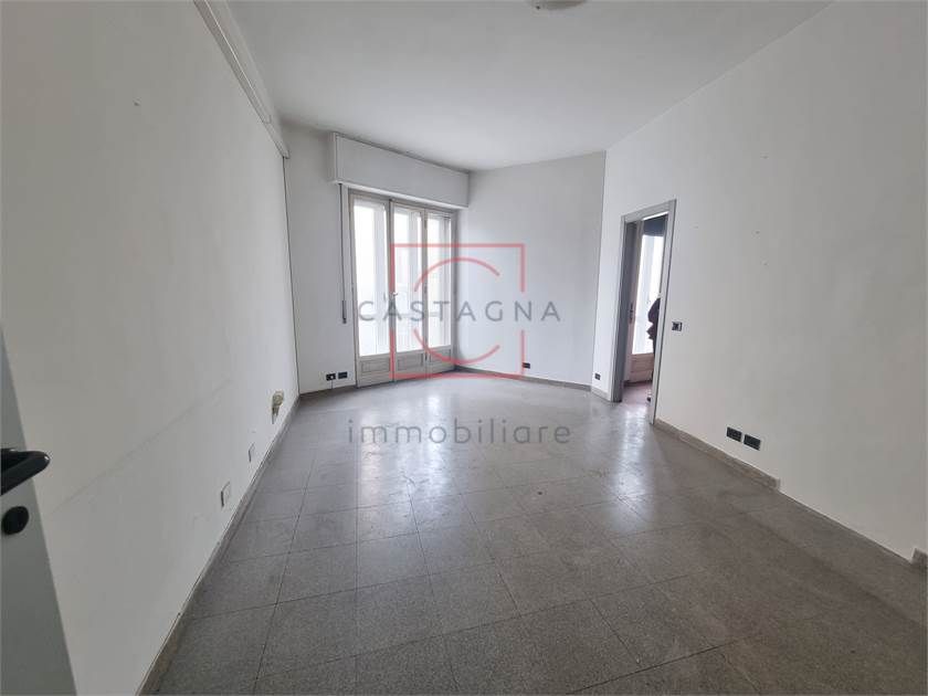 Sarzana, appartamento con tre camere