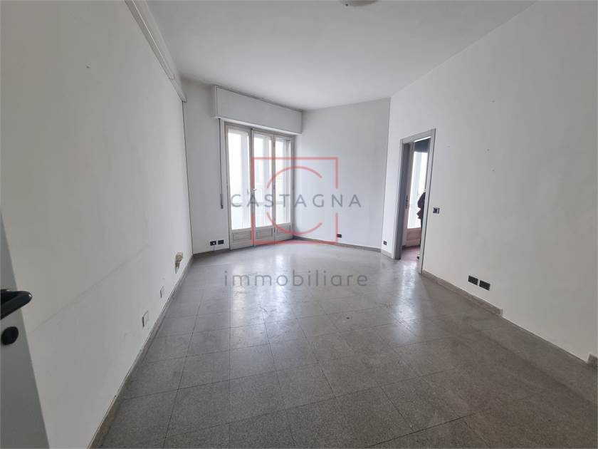 Sarzana, appartamento con tre camere