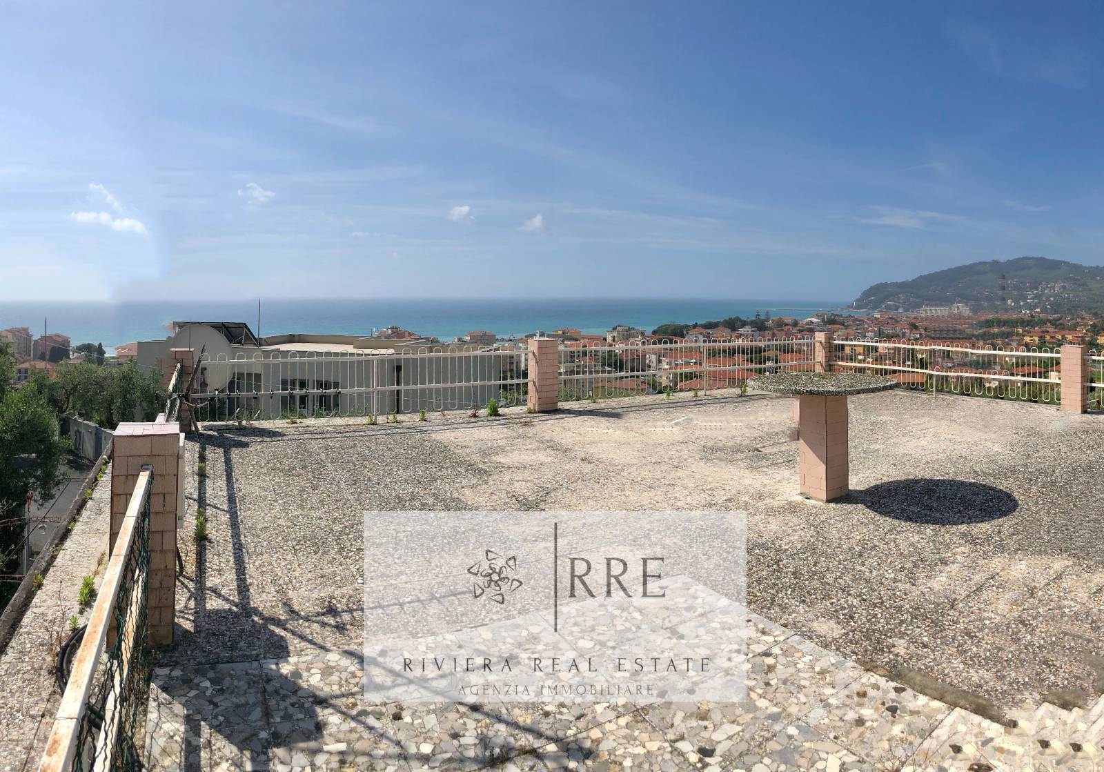 Villa con spettacolare vista mare a Diano Marina