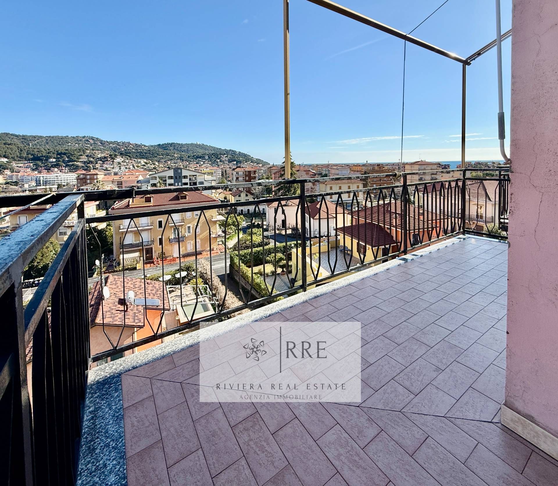 Three-room apartment with sea view for sale in Andora
