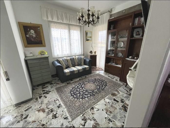 Diano Marina appartamento con balconi e possibilità garage cod. 9061