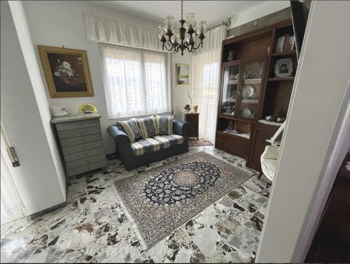 Diano Marina appartamento con balconi e possibilità garage cod. 9061