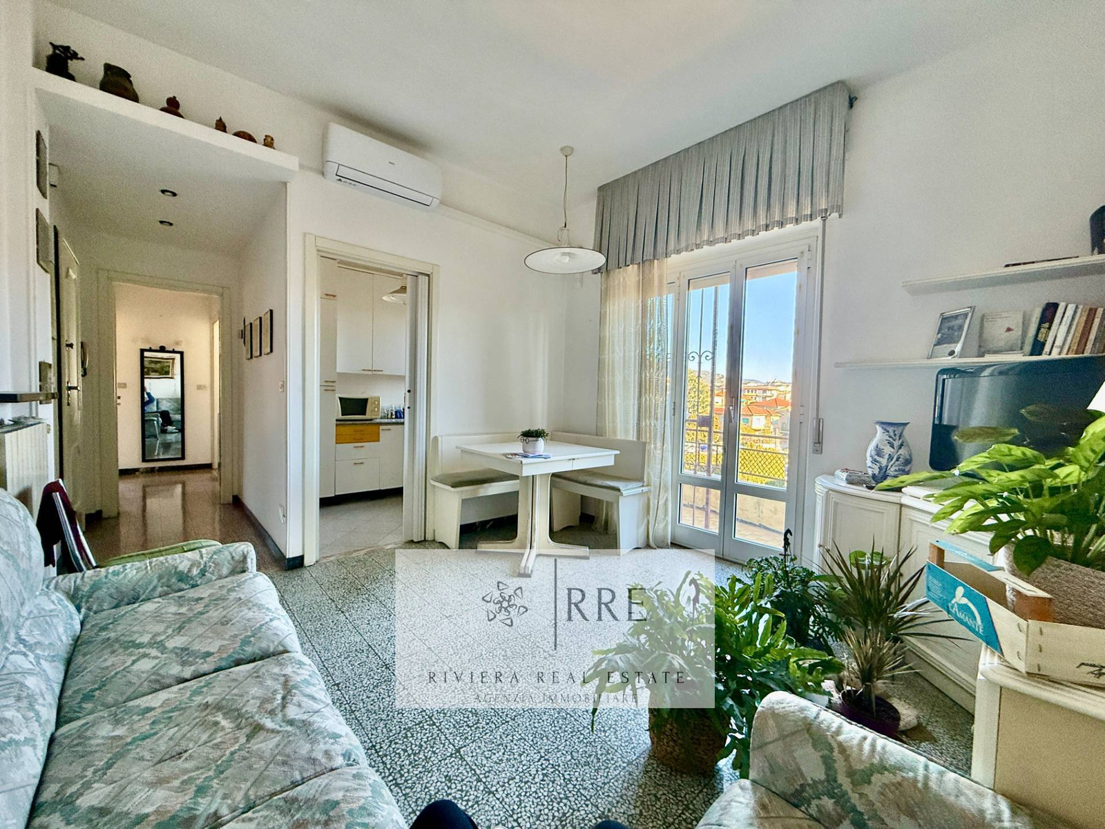 QUADRILOCALE IN VENDITA A LOANO