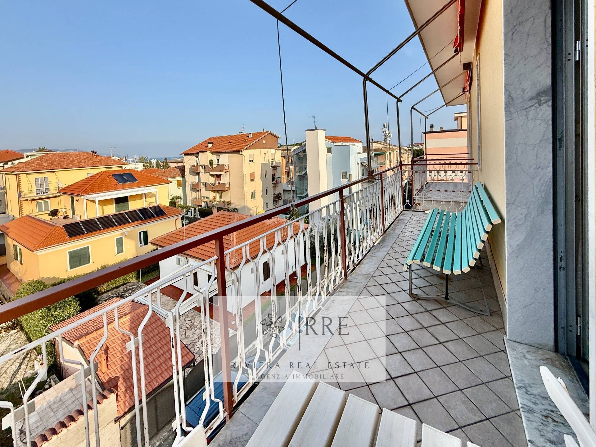 Three-room apartment with sea view and garage for sale in Loano