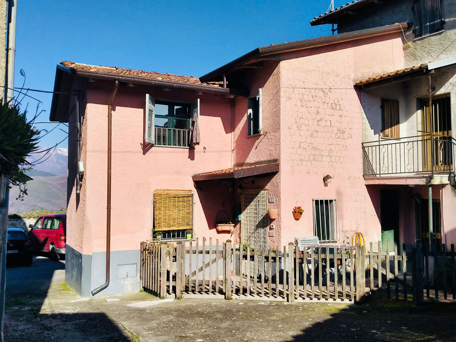 Charmantes Dorfhaus mit Kamin und Blick über die Lunigiana-Täler