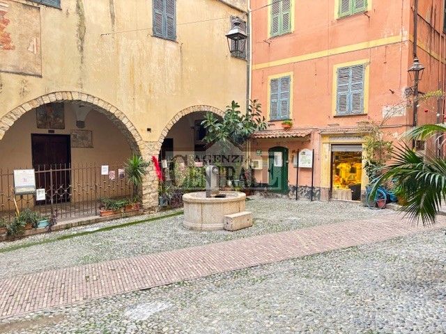 Charakteristische Studiowohnung im historischen Zentrum der Pigna in Sanremo.