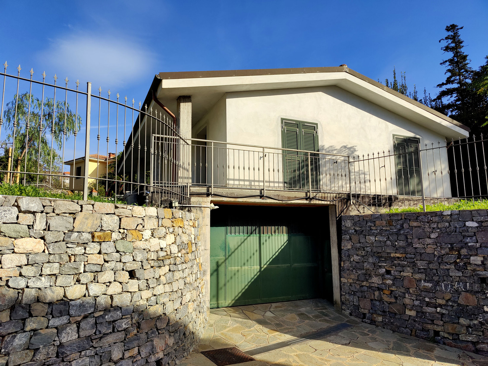 V28 Villa in vendita a Imperia con giardino