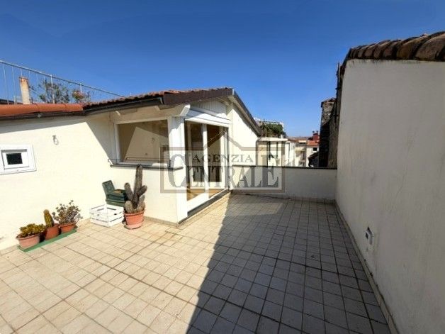 CENTRALISSIMO ATTICO SU 2 PIANI IN TIPICA CASA LIGURE