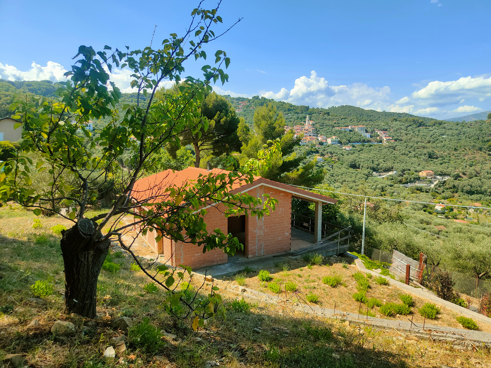 V26 Single-Family Villa for Sale in Imperia to Customize in the Sant'Agata District.