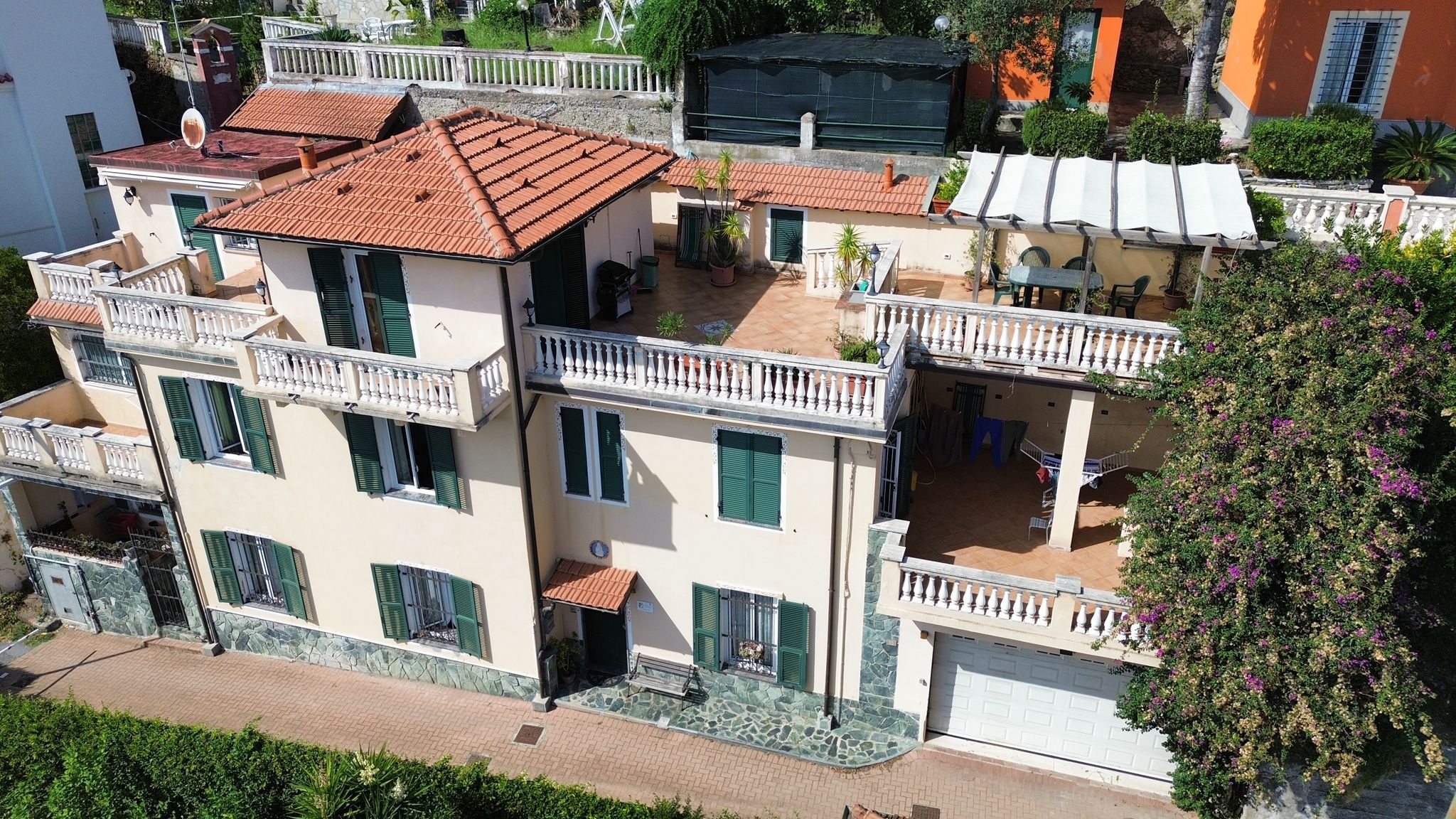 Villa Indipendente in Vendita a Varazze – Via Pampaliano