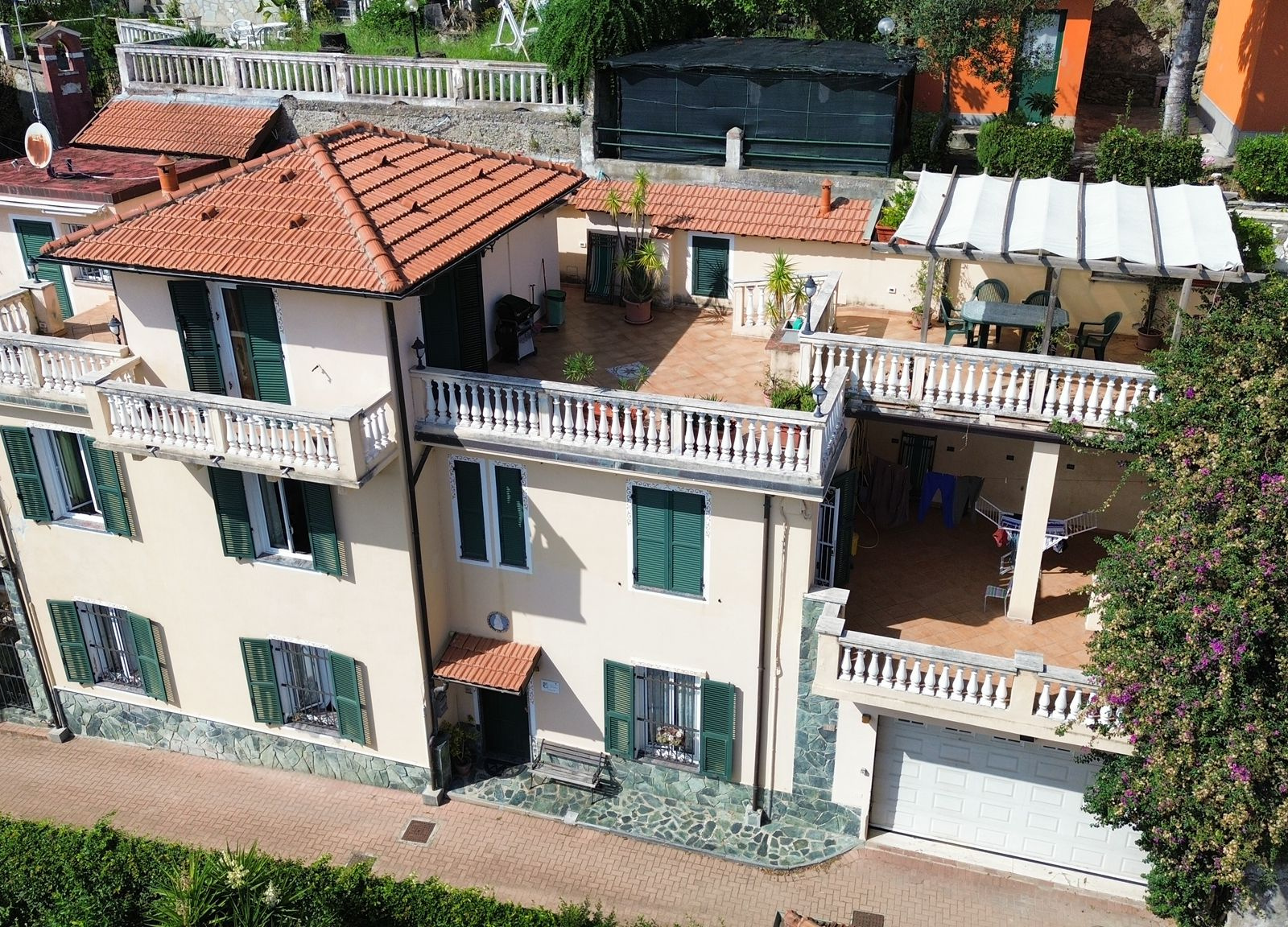 Villa Indipendente in Vendita a Varazze – Via Pampaliano