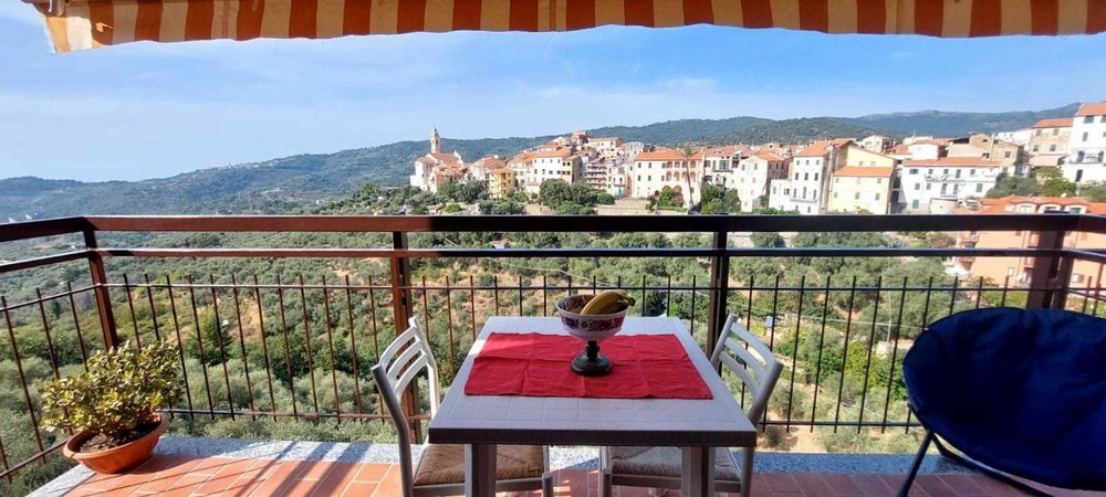 Civezza - 4 km from the sea - apartment with terraces code 8761