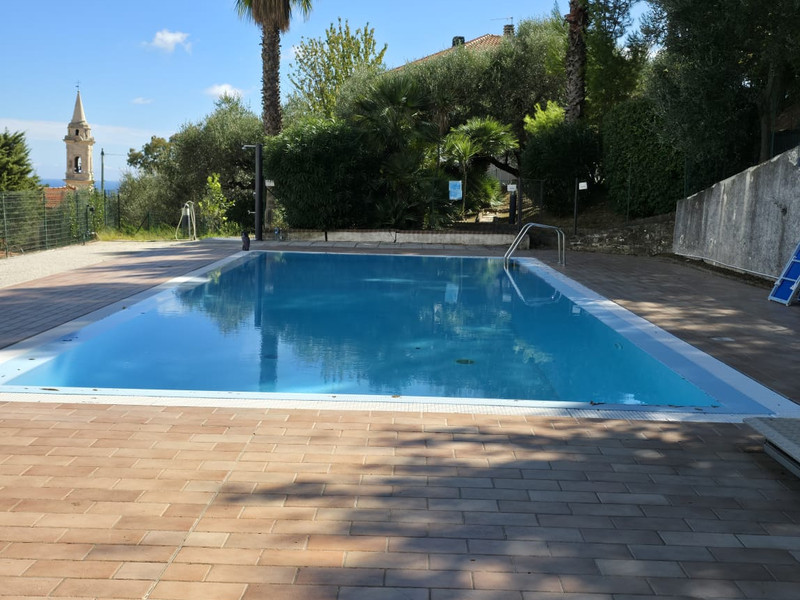 Apartment with pool and palm trees in Diano Gorleri, Liguria