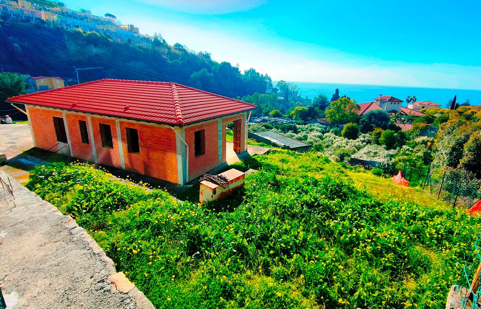 Villa al grezzo con vista mare in vendita a Ospedaletti