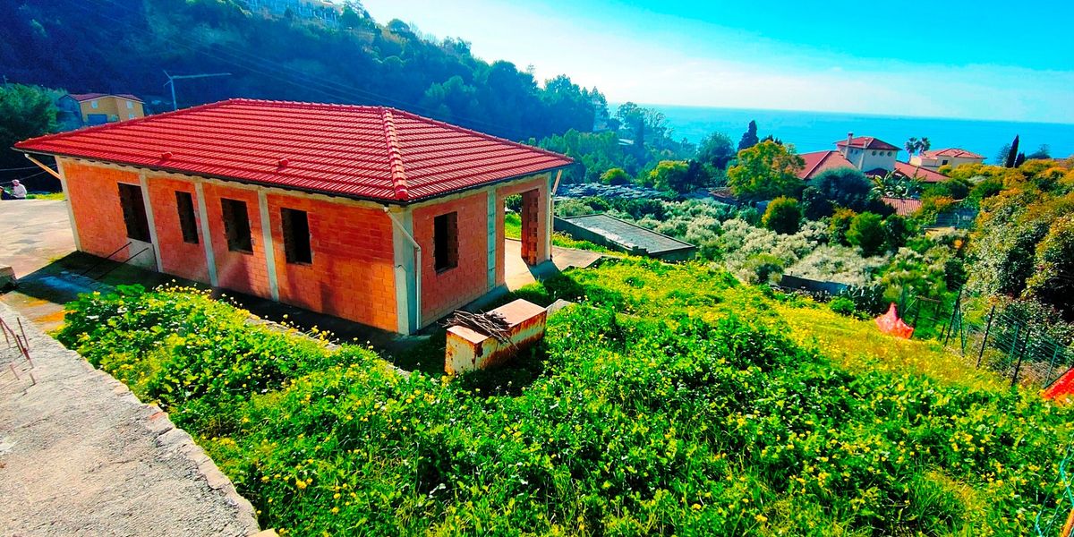 Villa al grezzo con vista mare in vendita a Ospedaletti