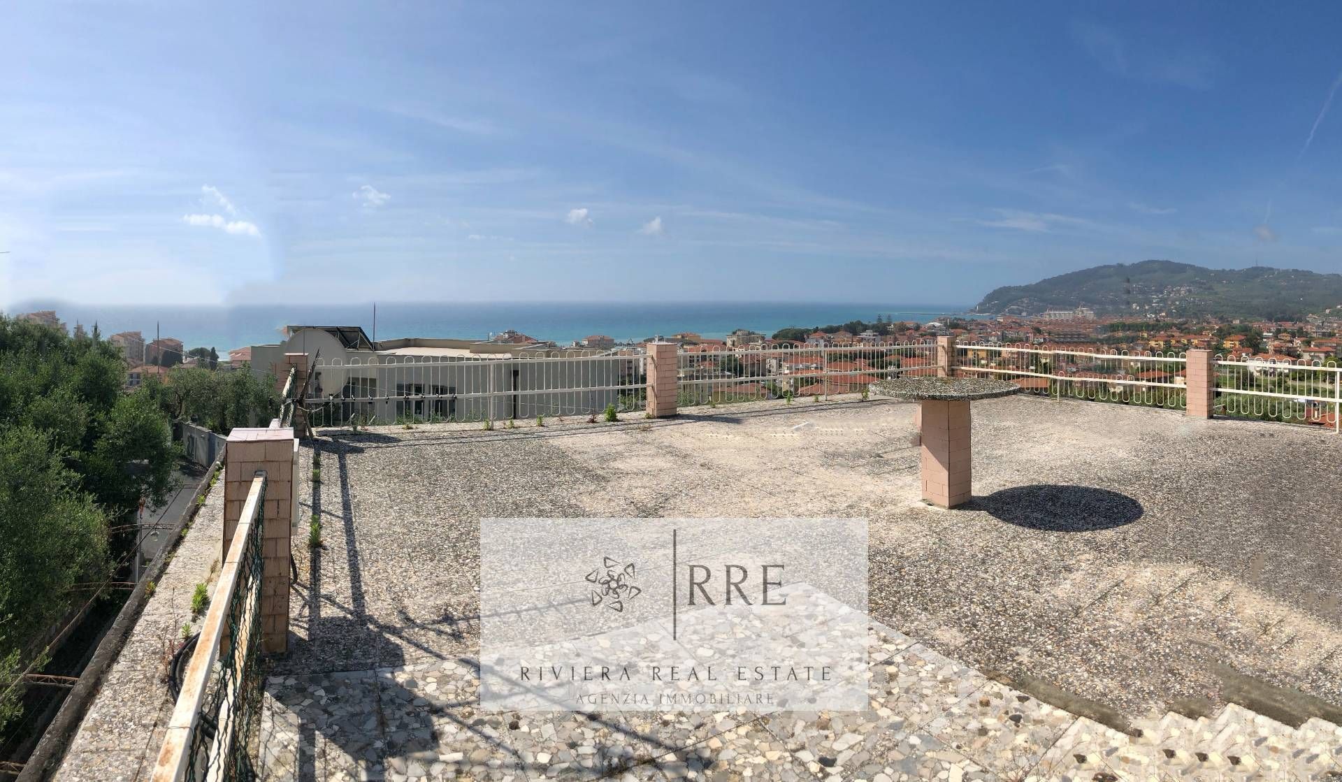 Villa con spettacolare vista mare a Diano Marina