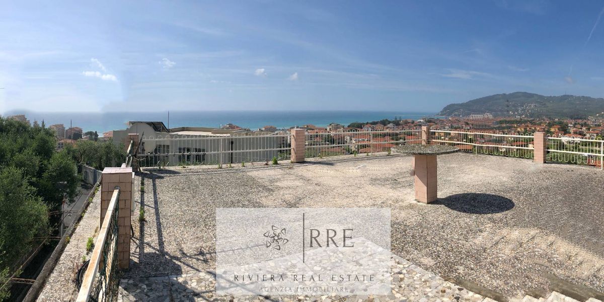 Villa con spettacolare vista mare a Diano Marina