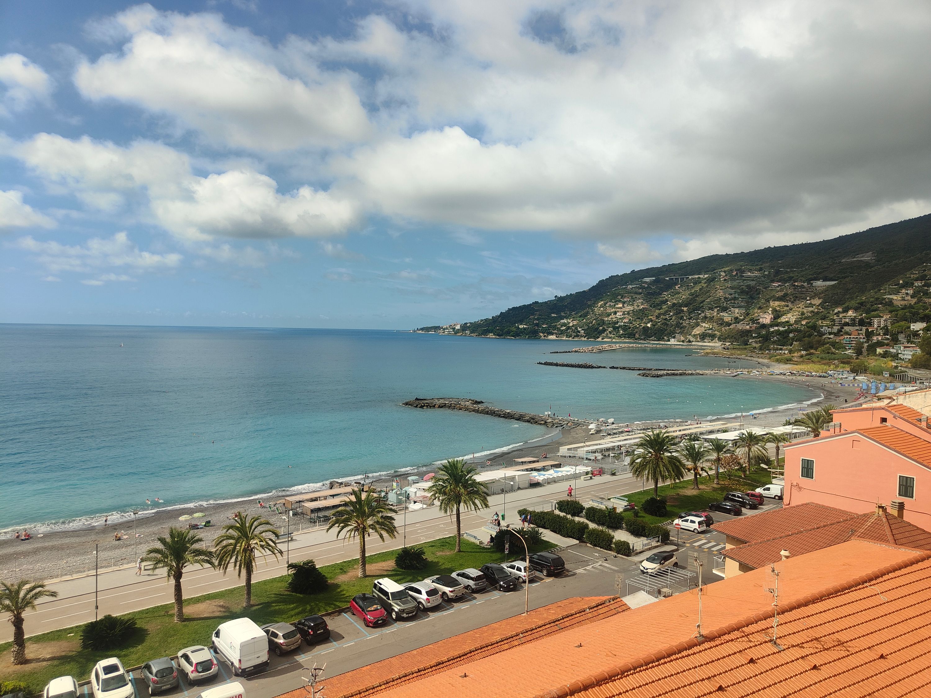 Bilocale con splendido terrazzo e vista mare a Ospedaletti a pochi passi dal mare