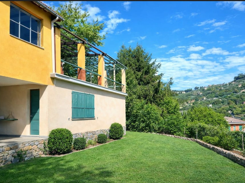 Village townhouse with garden and hillside view in Santa Margherita Ligure