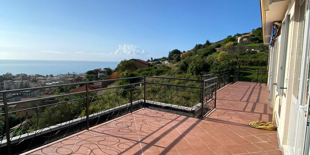 Penthouse am Meer in Sanremo mit Terrasse und Parkplätzen