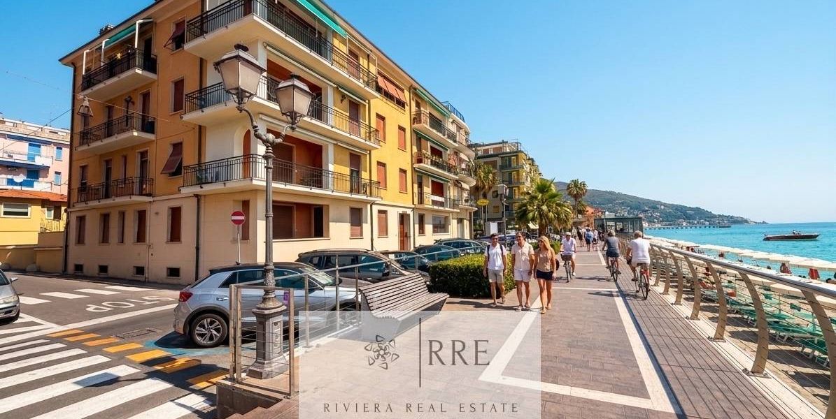 PRIMA FILA MARE: AMPIO QUADRILOCALE CON PROGETTO DI RISTRUTTURAZIONE ESCLUSIVO